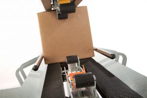 Adjustable side rails and tape head offer fast and easy case changes.
